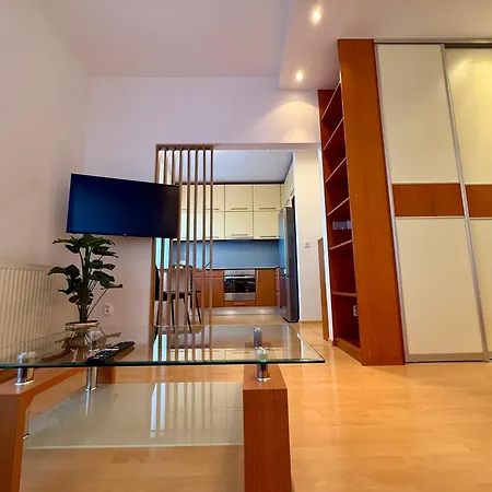 Citystay With Parking Apartment